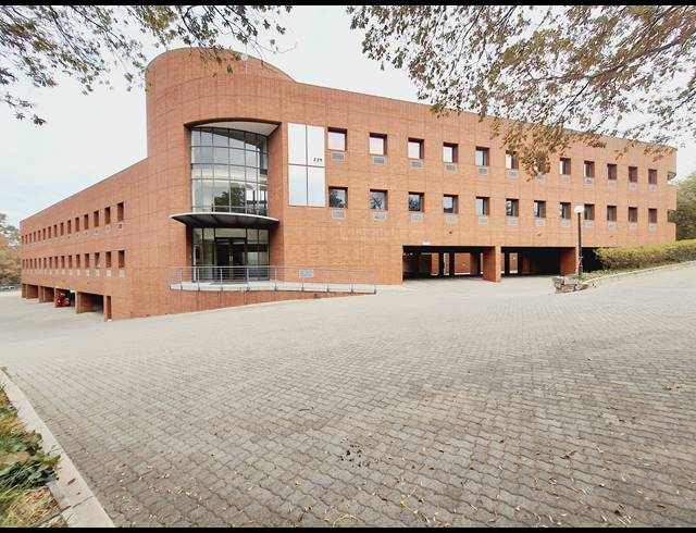 3,230M² BUSINESS TO LET IN VORNA VALLEY